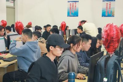 華貿(mào)學(xué)子變身“店小二” 實(shí)戰(zhàn)京東SOHO運(yùn)營 家政服務(wù)奪冠記